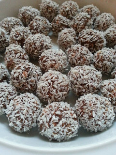 A picture of Swedish "chokladbollar" oatmeal chocolate balls.