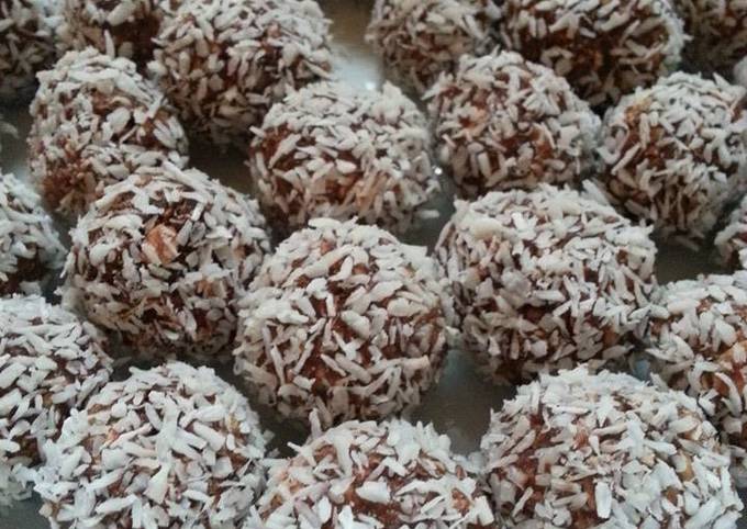 Swedish "chokladbollar" oatmeal chocolate balls