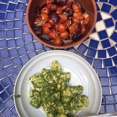 A picture of Gnocchi with basil pesto.