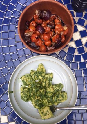 A picture of Gnocchi with basil pesto.