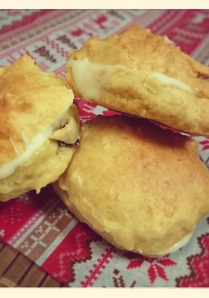 A picture of Petite Cookie Sandwiches.