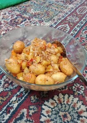 Foto resep Sambel goreng kentang wortel telur puyuh pedas.