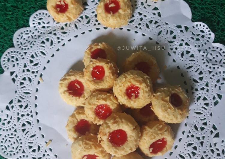 Langkah Mudah untuk Membuat Strawberry thumbprint cookies Anti Gagal
