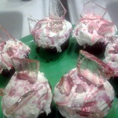 A picture of Broken Glass Cupcakes.