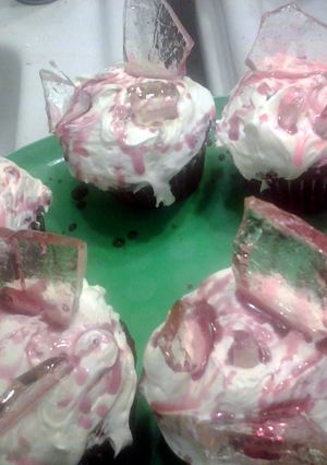 A picture of Broken Glass Cupcakes.