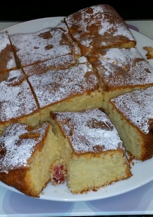 A picture of Nabi's Vanilla and Cherry Cake.