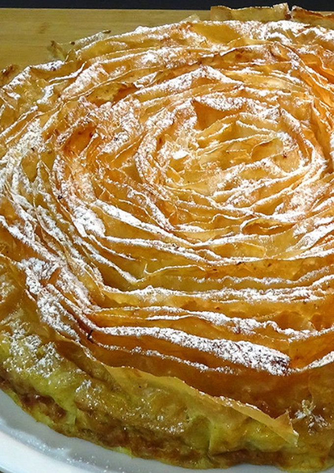 Una foto de Ruffled Milk Cake (Galatopita, pastel Griego rizado)