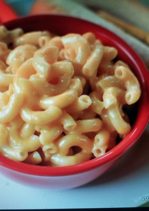A picture of Chef Kerry Macaroni and cheese sauce..