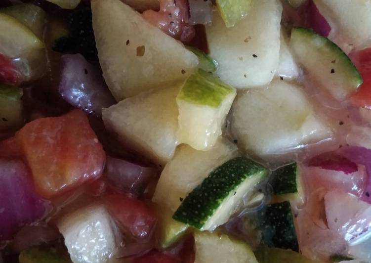 Steps to Prepare Speedy Fresca Apple &amp; Cucumber Salad (Great w/ Spicy foods)
