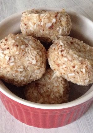A picture of Simple Gluten-Free Vanilla Macaroon.