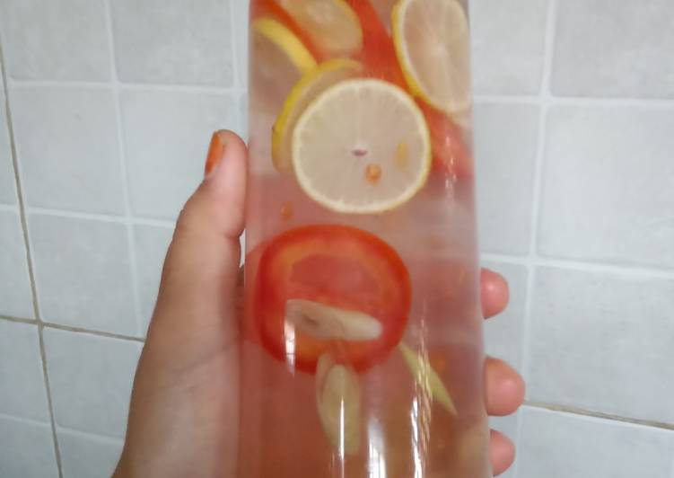 Resep: Untuk Mencoba Di RumahInfused water tomat 