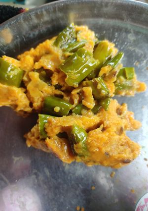 સ્ટફ્ડ મરચા (Stuffed Marcha Recipe in Gujarati) રેસીપી મુખ્ય ફોટો