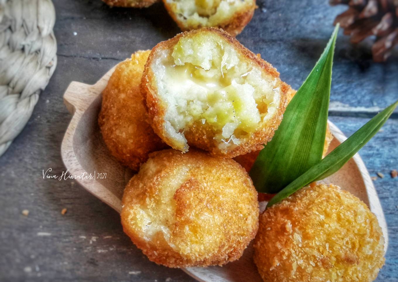 Langkah Mudah untuk Membuat Bola Tape Crispy Isi Keju Anti Gagal