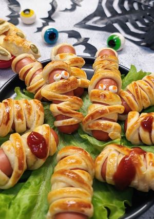 A picture of 🎃 TASTY Halloween Ideas! Puff Pastry Sausage Mummies & Creepy Fingers 👻.