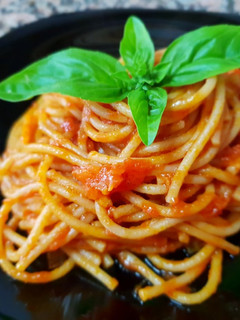 Una foto de Spaguettis al tomate