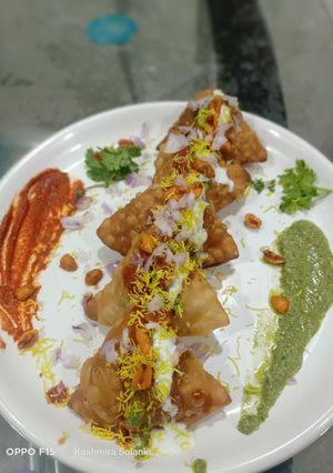 સમોસા ચાટ (Samosa Chaat Recipe In Gujarati) રેસીપી મુખ્ય ફોટો
