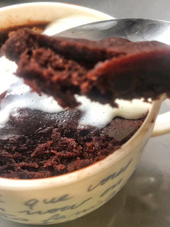 Una foto de Brownie mug cake