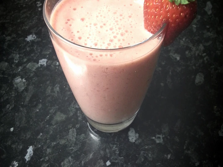 Easy Way Make Strawberry and Raspberry Smoothie the Can Spoil the Tongue Really delicious