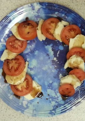 A picture of Easy Caprese Salad.