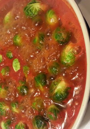 A picture of Brusselsprouts in tomato sauce.