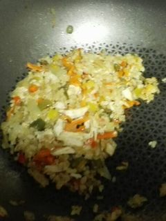 Una foto de Arroz integral al wok con verduras