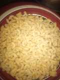 Farar macaroni da miyar ganye