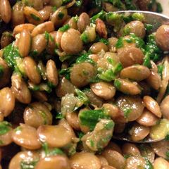A picture of Lentils, spinach and herb salad.