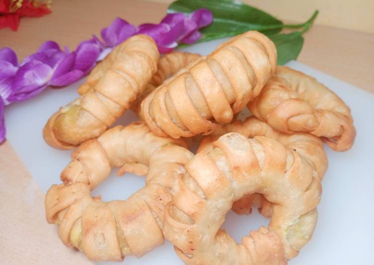 Cara Gampang Membuat Pastel ring isi kari ayam sayur, Sempurna