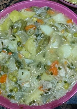 صورة لوصفة شوربة خضار بصدور الفراخ