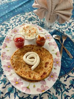 પનીર પરાઠા(paneer parotha recipe in Gujarati) રેસીપી મુખ્ય ફોટો