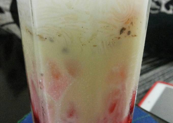 Recipe of Favorite Strawberry Vermicelli Drink