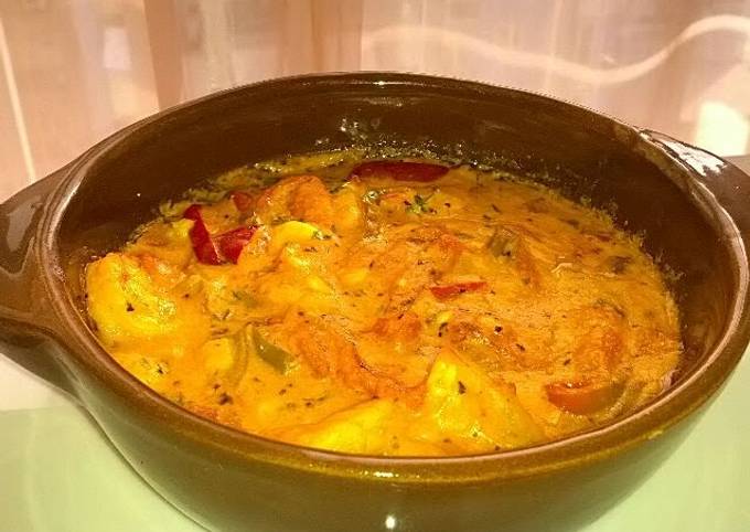 Shrimp baked in tomato and cheese sauce