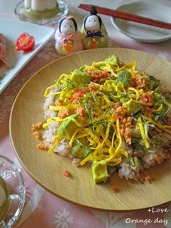 A picture of Yukari-Seasoned Easy Chirashi Sushi with Salmon Flakes.