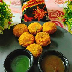 A picture of Kurkure chutney bombs.