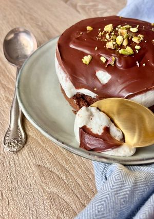A picture of Crying Cake.