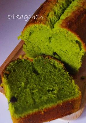 A picture of Moist Matcha Pound Cake.