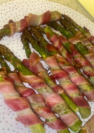 Baconbe tekert spárga🥓 recept fotója