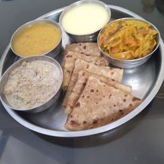 A picture of Lunch plate.