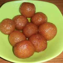 A picture of Gulab Jamun.