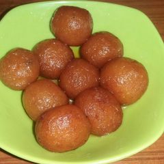 A picture of Gulab Jamun.