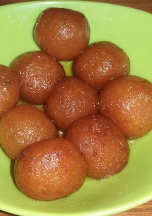 A picture of Gulab Jamun.