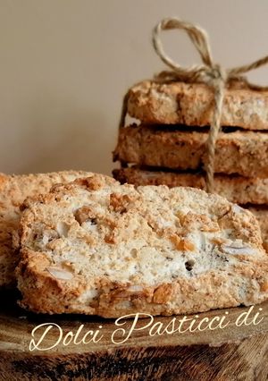 Foto di Biscotti morbidi di albumi alle nocciole