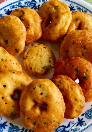 A picture of Crispy medhu vada.