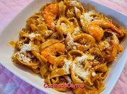 Una foto de nidos de pasta con marisco