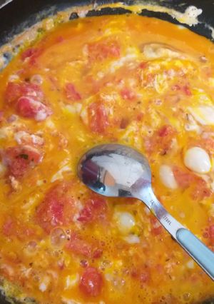 Una foto de Tomate frito con huevo