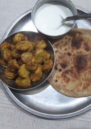सूखी अरबी (sukhi arbi recipe in Hindi) रेसिपी मुख्य फोटो