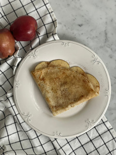 Una foto de Crepas de avena con manzana y canela