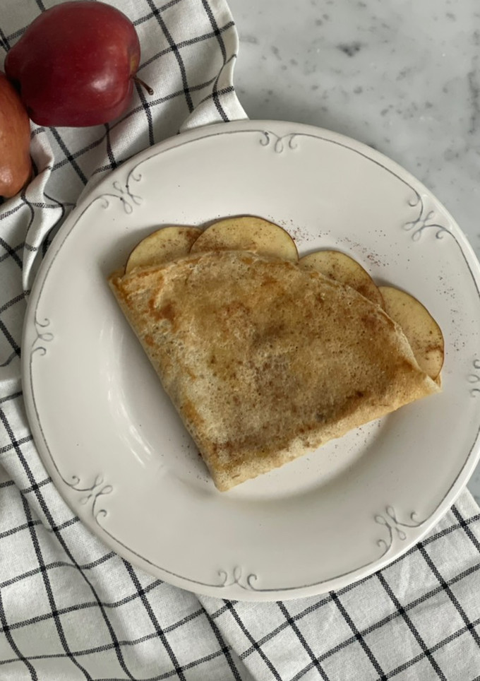 Una foto de Crepas de avena con manzana y canela