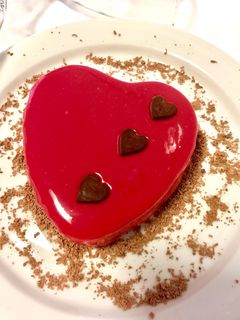 Una foto de Cheesecake con cobertura espejo