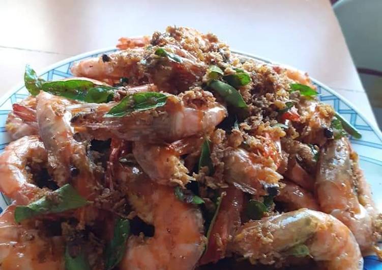 Steps to Make Cooking Udang goreng butter and cereal
